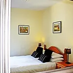Claremont House Gasthof 4*